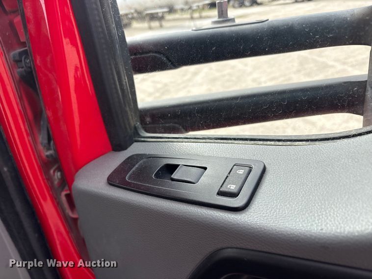 image for item EU0451 2020 Kenworth T680 semi truck