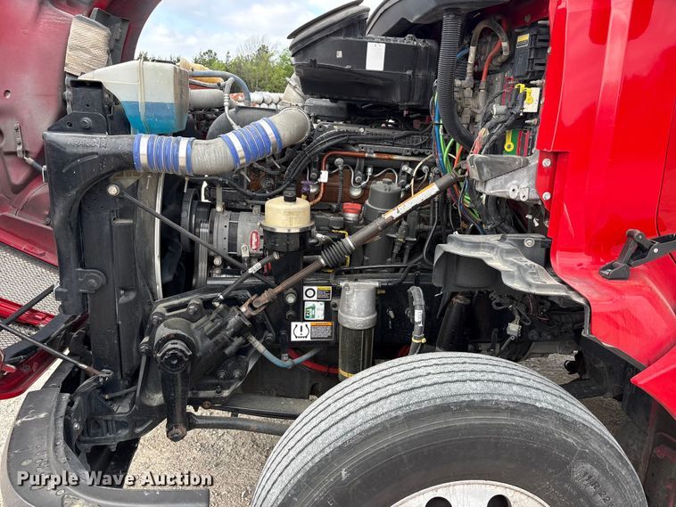 image for item EU0451 2020 Kenworth T680 semi truck