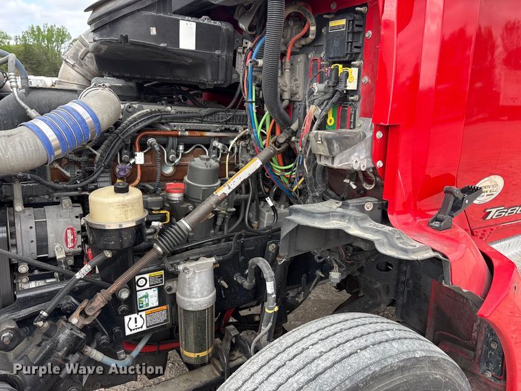 image for item EU0451 2020 Kenworth T680 semi truck