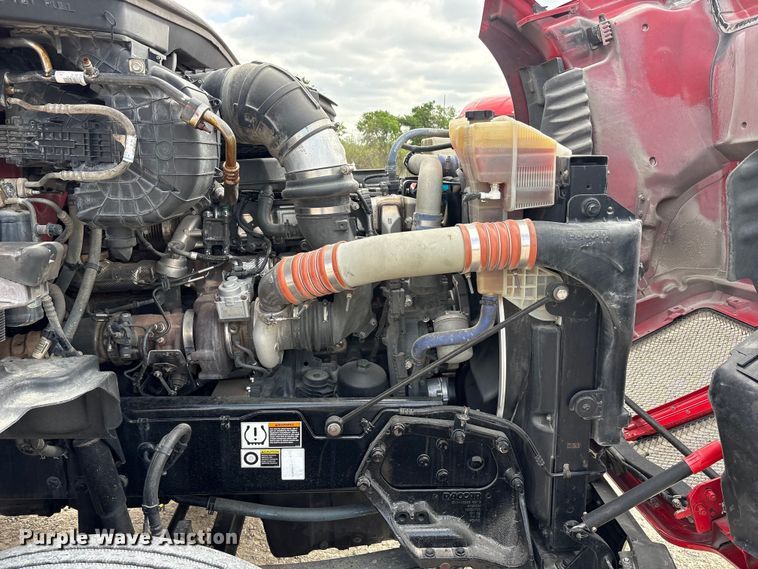 image for item EU0451 2020 Kenworth T680 semi truck