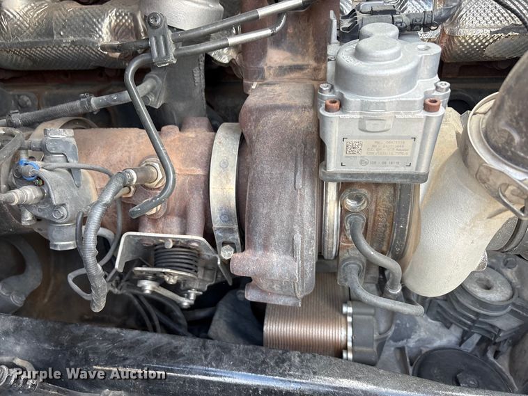 image for item EU0451 2020 Kenworth T680 semi truck