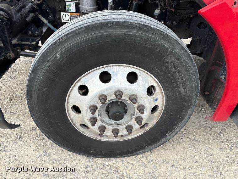 image for item EU0451 2020 Kenworth T680 semi truck