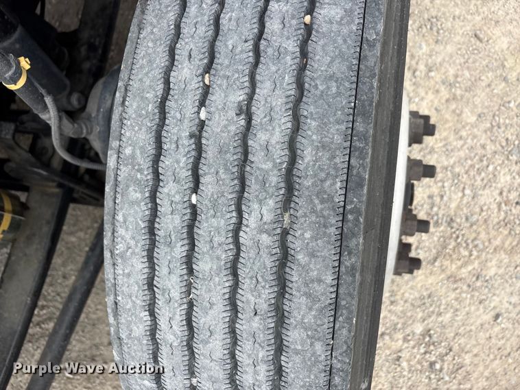 image for item EU0451 2020 Kenworth T680 semi truck