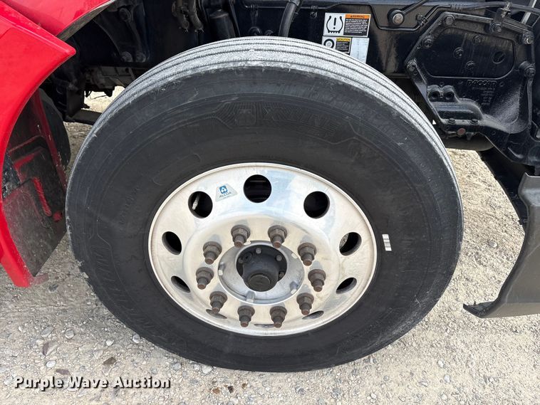 image for item EU0451 2020 Kenworth T680 semi truck