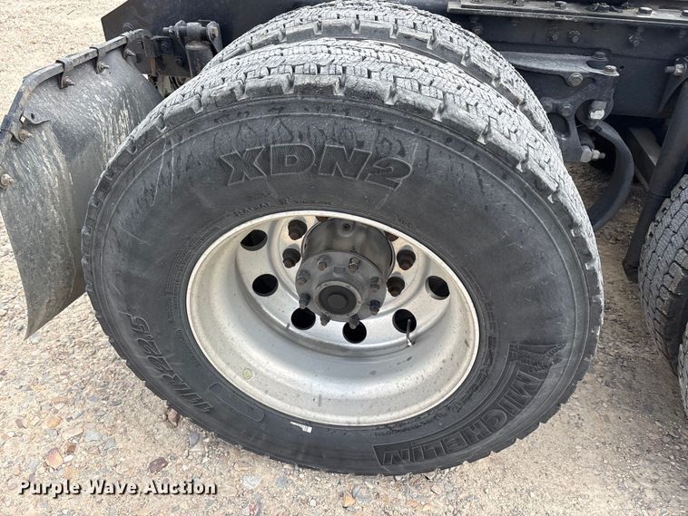 image for item EU0451 2020 Kenworth T680 semi truck