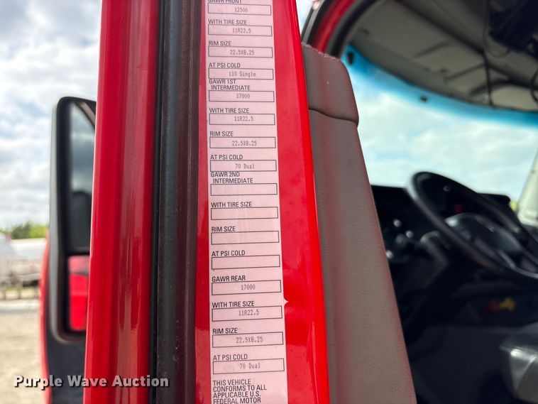 image for item EU0451 2020 Kenworth T680 semi truck