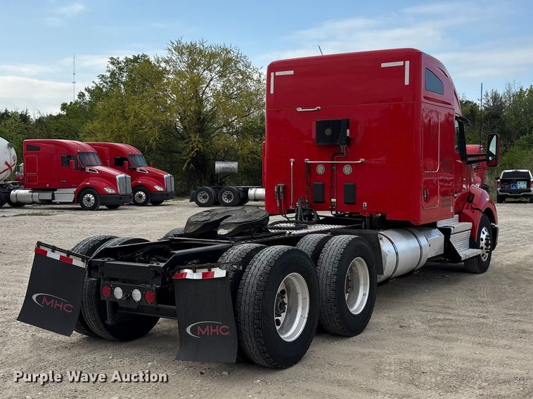 image for item EU0452 2020 Kenworth T680 semi truck