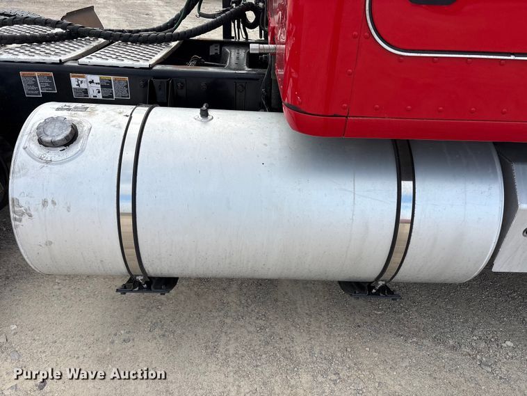 image for item EU0452 2020 Kenworth T680 semi truck