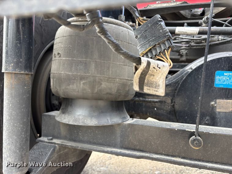 image for item EU0452 2020 Kenworth T680 semi truck