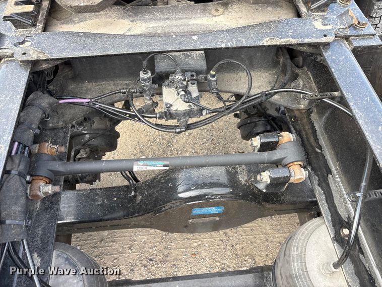 image for item EU0452 2020 Kenworth T680 semi truck