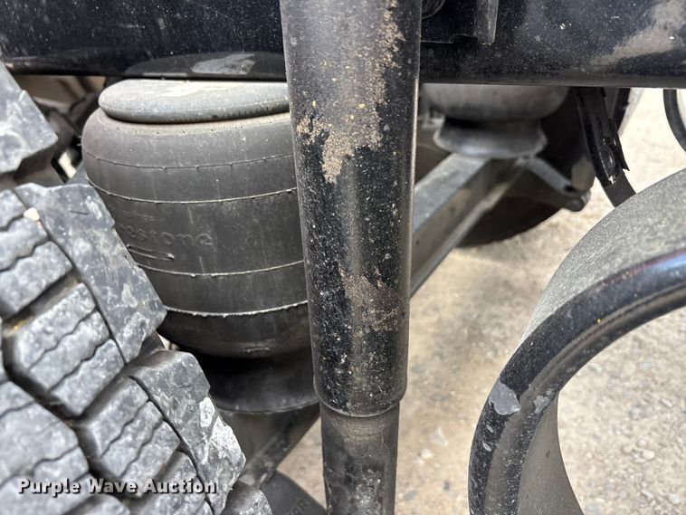 image for item EU0452 2020 Kenworth T680 semi truck