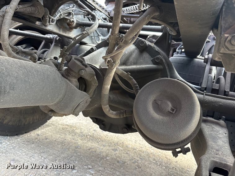 image for item EU0452 2020 Kenworth T680 semi truck