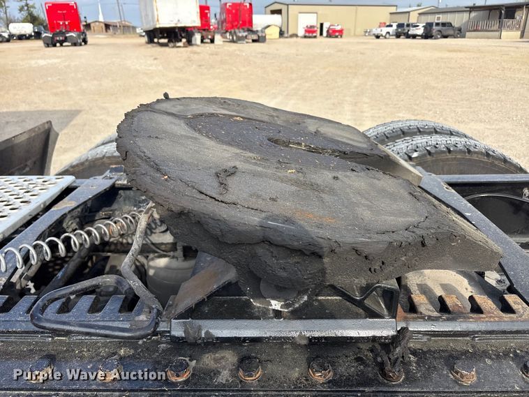 image for item EU0452 2020 Kenworth T680 semi truck