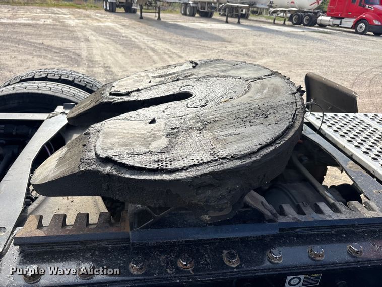 image for item EU0452 2020 Kenworth T680 semi truck