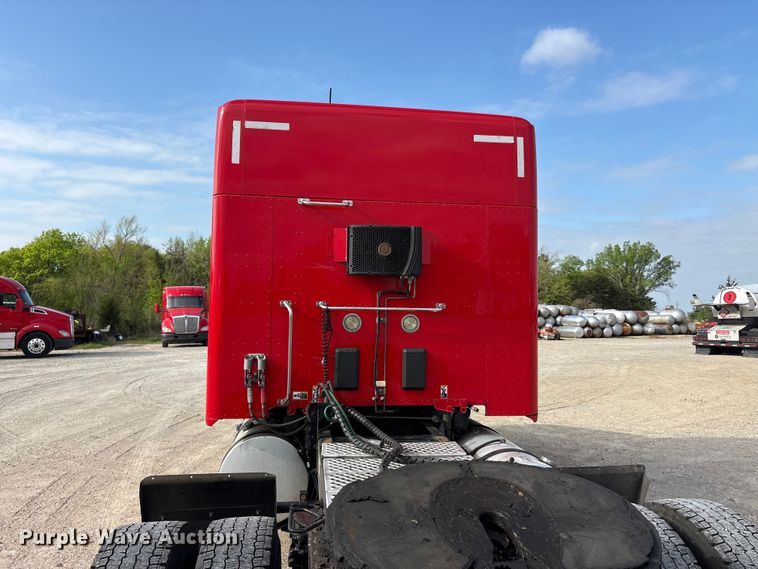 image for item EU0452 2020 Kenworth T680 semi truck