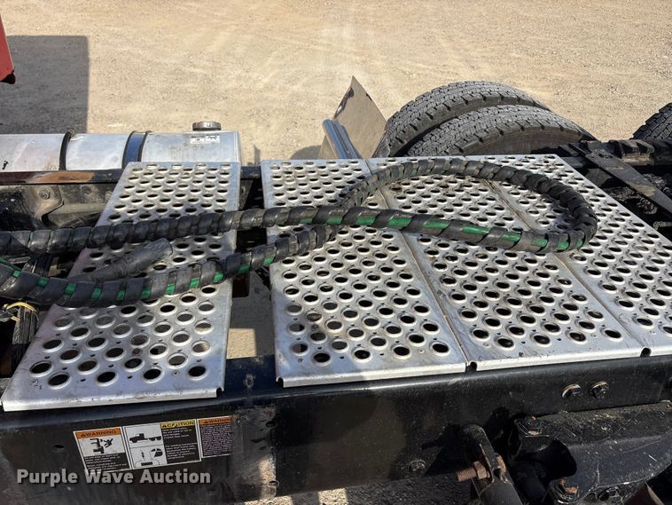 image for item EU0452 2020 Kenworth T680 semi truck