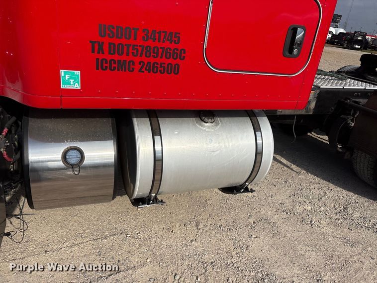 image for item EU0452 2020 Kenworth T680 semi truck