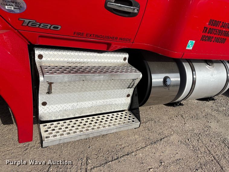 image for item EU0452 2020 Kenworth T680 semi truck