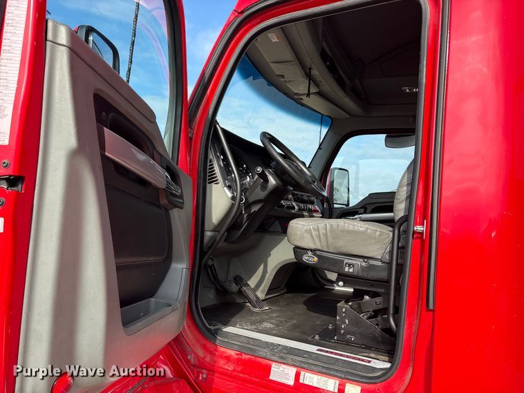 image for item EU0452 2020 Kenworth T680 semi truck