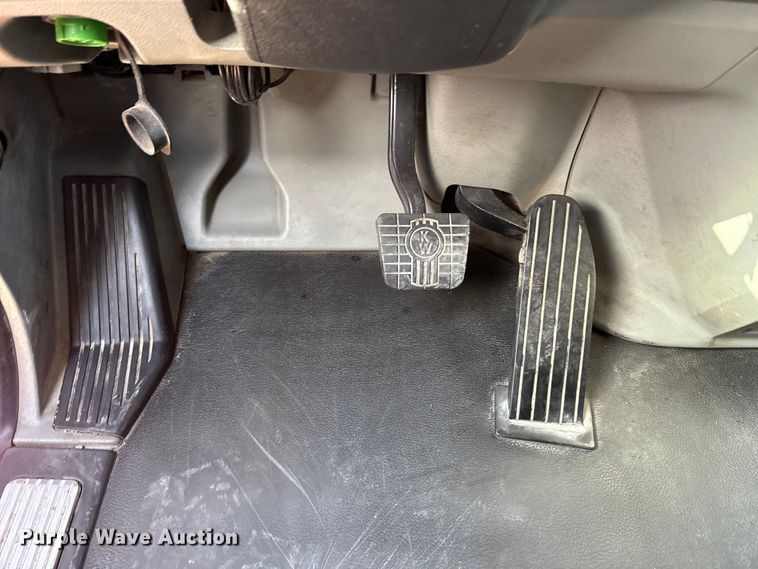 image for item EU0452 2020 Kenworth T680 semi truck