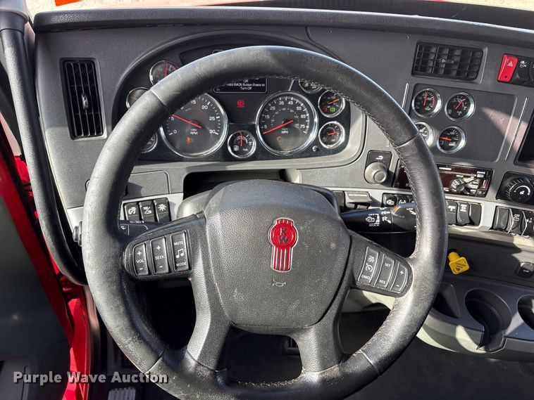 image for item EU0452 2020 Kenworth T680 semi truck