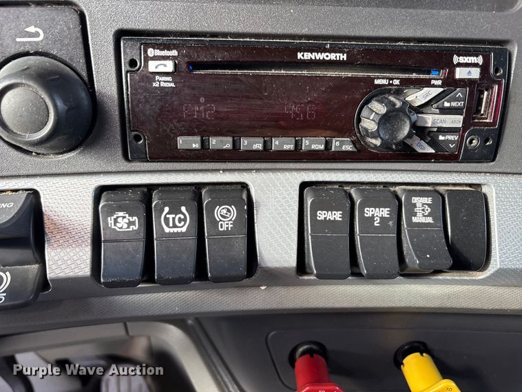 image for item EU0452 2020 Kenworth T680 semi truck