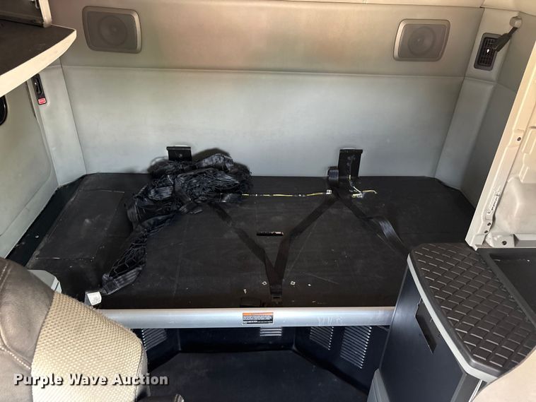 image for item EU0452 2020 Kenworth T680 semi truck