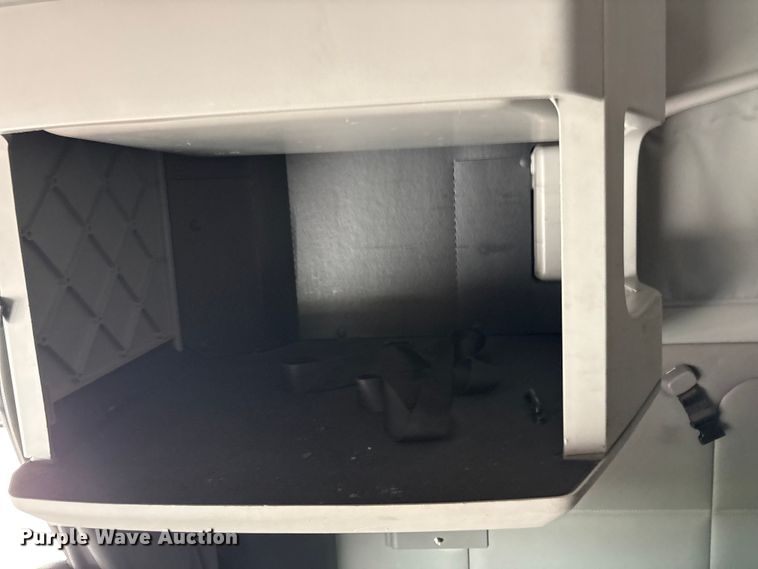 image for item EU0452 2020 Kenworth T680 semi truck