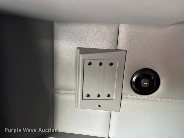 image for item EU0452 2020 Kenworth T680 semi truck