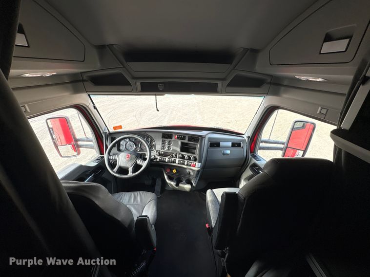 image for item EU0452 2020 Kenworth T680 semi truck