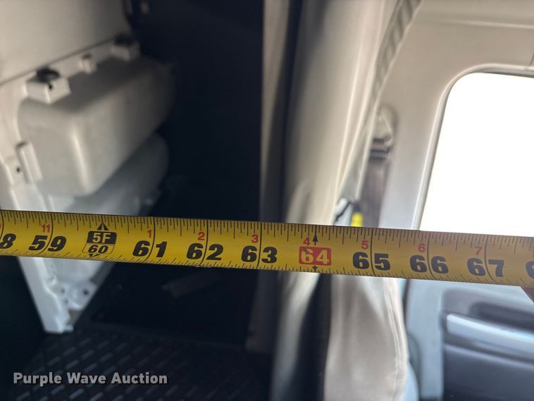 image for item EU0452 2020 Kenworth T680 semi truck