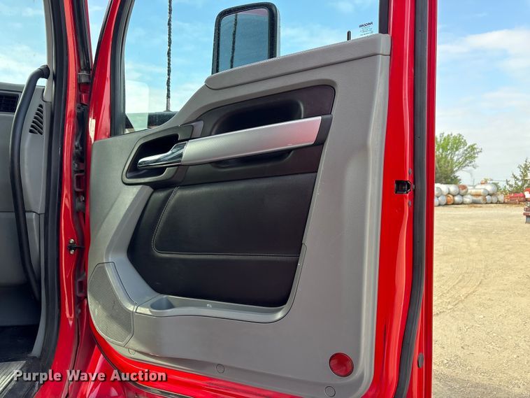 image for item EU0452 2020 Kenworth T680 semi truck