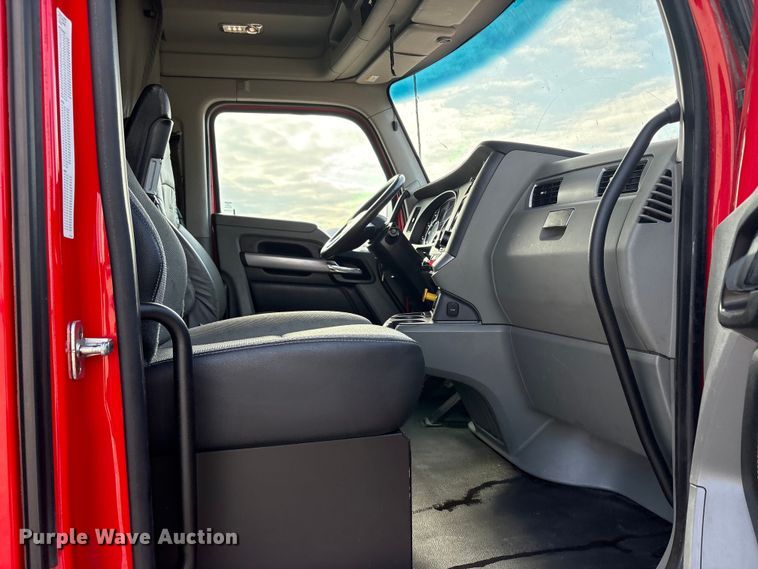 image for item EU0452 2020 Kenworth T680 semi truck