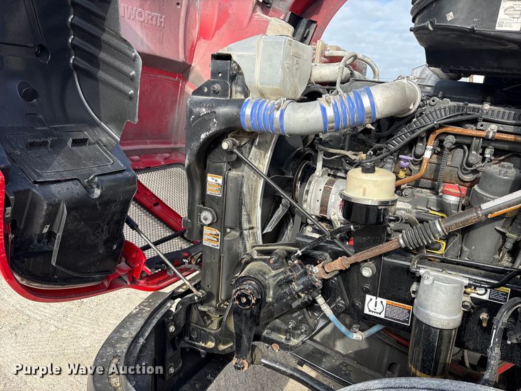 image for item EU0452 2020 Kenworth T680 semi truck