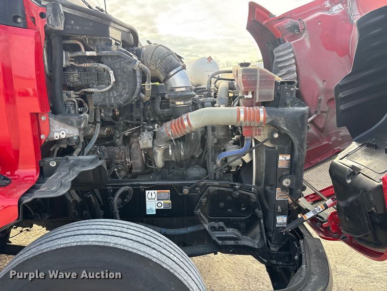 image for item EU0452 2020 Kenworth T680 semi truck