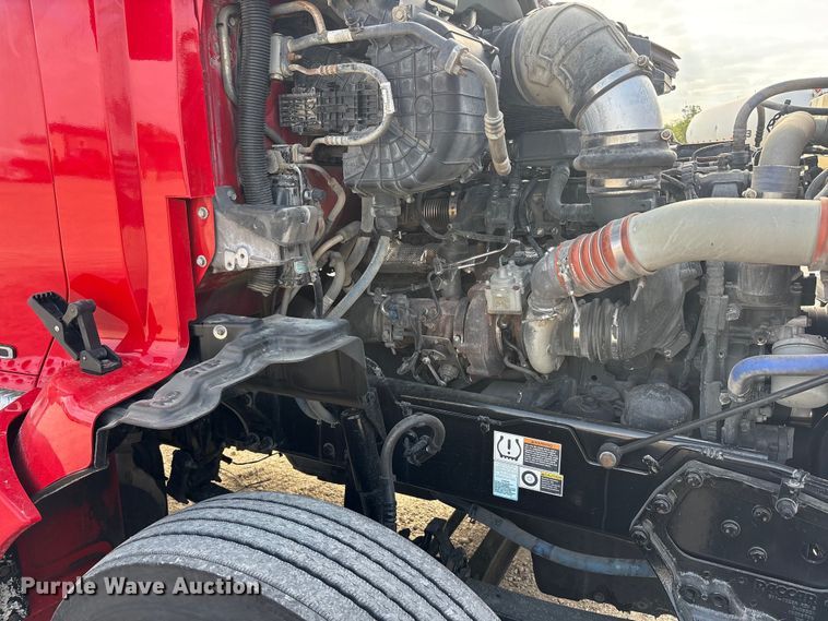 image for item EU0452 2020 Kenworth T680 semi truck