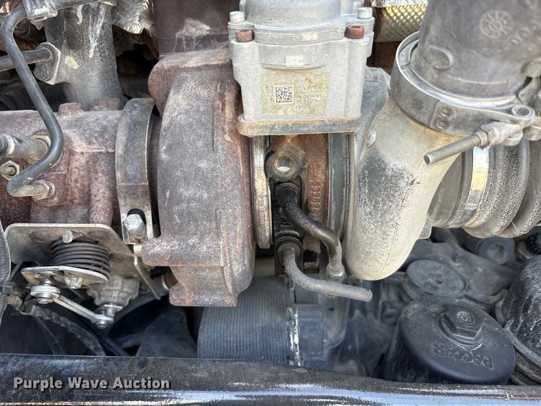 image for item EU0452 2020 Kenworth T680 semi truck