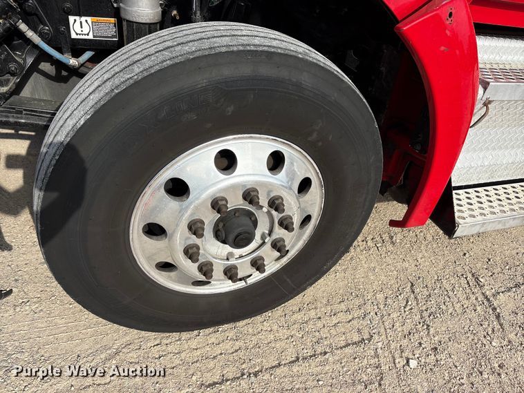 image for item EU0452 2020 Kenworth T680 semi truck