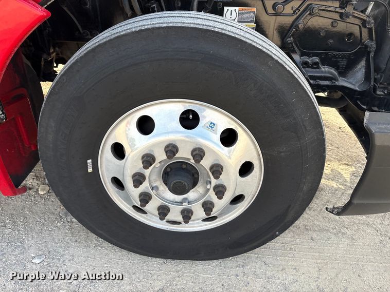 image for item EU0452 2020 Kenworth T680 semi truck