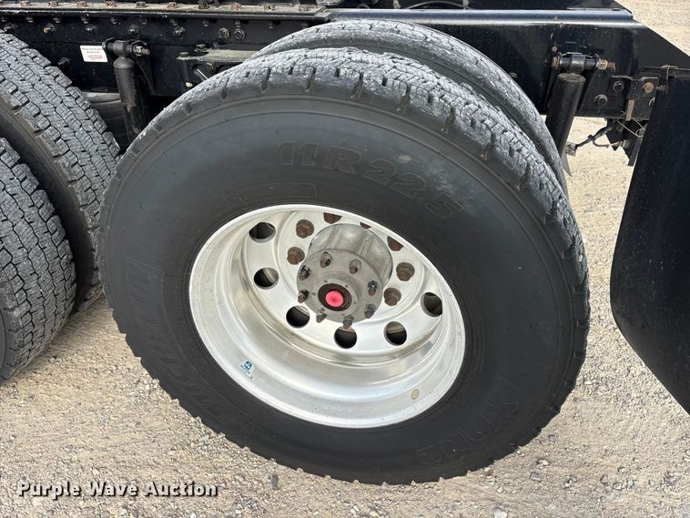 image for item EU0452 2020 Kenworth T680 semi truck