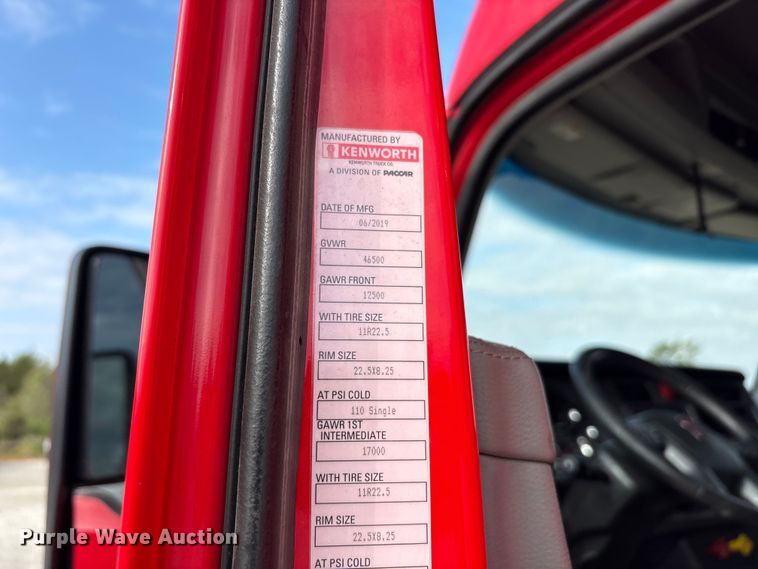 image for item EU0452 2020 Kenworth T680 semi truck