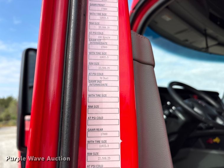 image for item EU0452 2020 Kenworth T680 semi truck