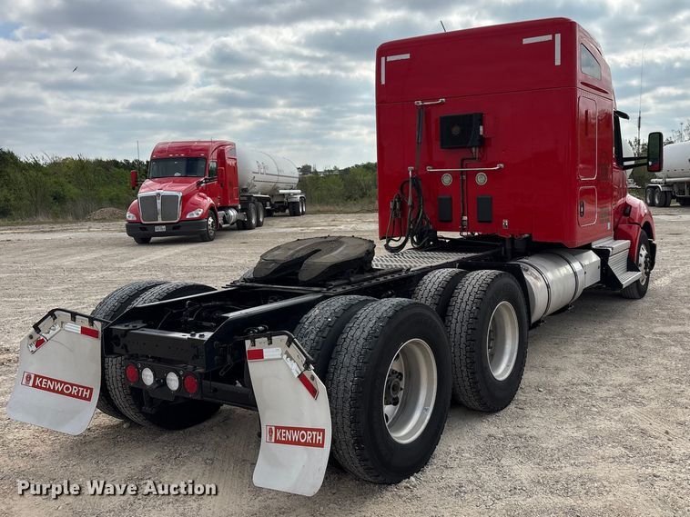 image for item EU0453 2020 Kenworth T680 semi truck