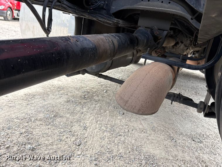 image for item EU0453 2020 Kenworth T680 semi truck