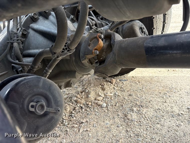 image for item EU0453 2020 Kenworth T680 semi truck