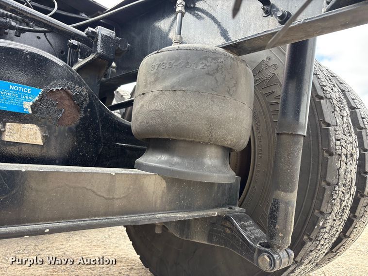 image for item EU0453 2020 Kenworth T680 semi truck