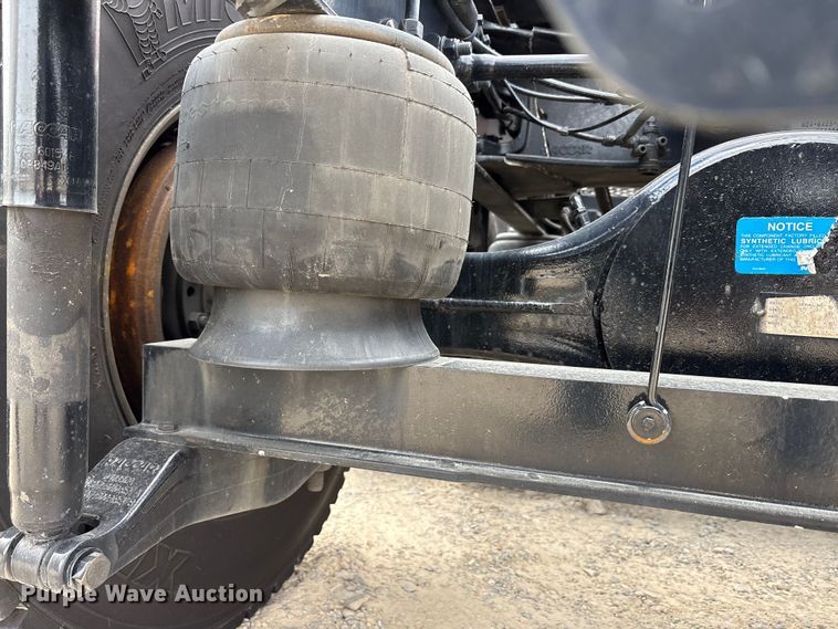 image for item EU0453 2020 Kenworth T680 semi truck