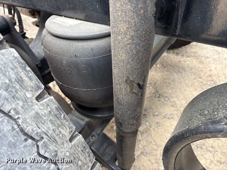 image for item EU0453 2020 Kenworth T680 semi truck