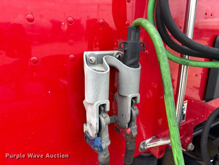 image for item EU0453 2020 Kenworth T680 semi truck