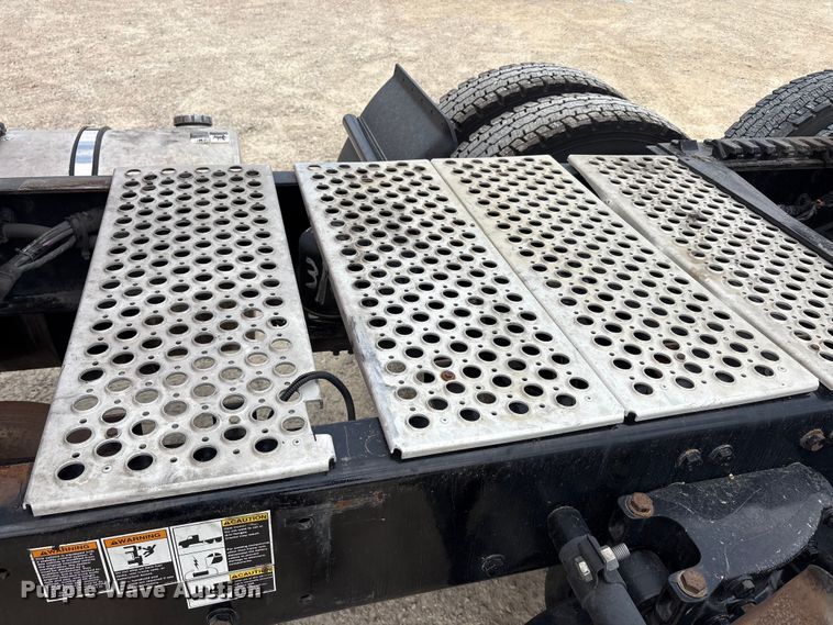 image for item EU0453 2020 Kenworth T680 semi truck